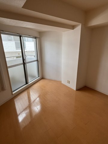 横浜市中区山下町の賃貸マンションの居間・リビング