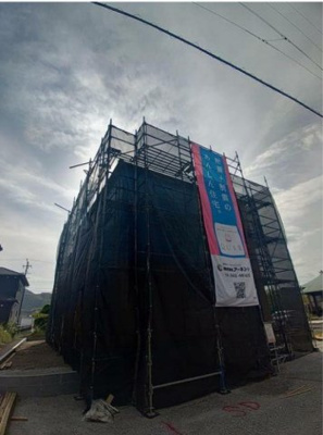 【外観】 | 藤枝市岡部町内谷 3期 新築一戸建て | 現在建築中の外観画像です。ご内覧は同じメーカーの完成物件へご案内いたしますので、いつでもご相談ください！