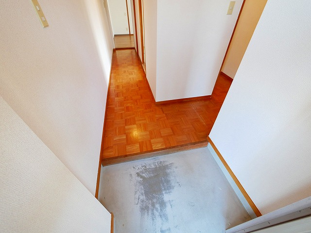 ナラコック三条ハイツの玄関|ゆったりとした玄関です