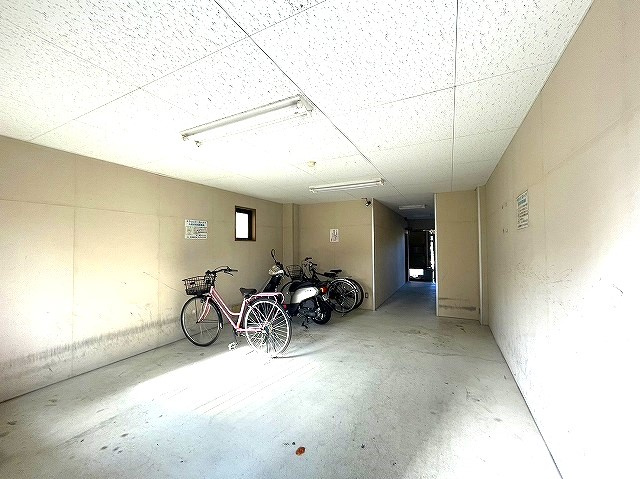ナラコック三条ハイツのその他共用部分|屋内駐輪場