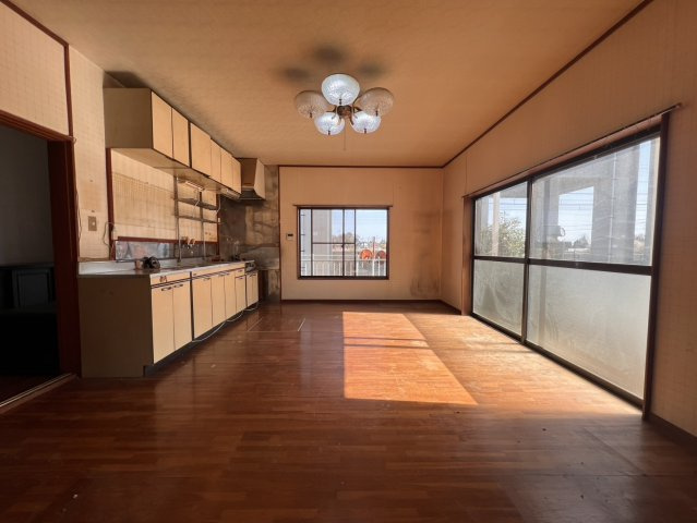 小山市大字羽川　中古注文住宅、小金井駅まで歩いて10分♪の居間・リビング
