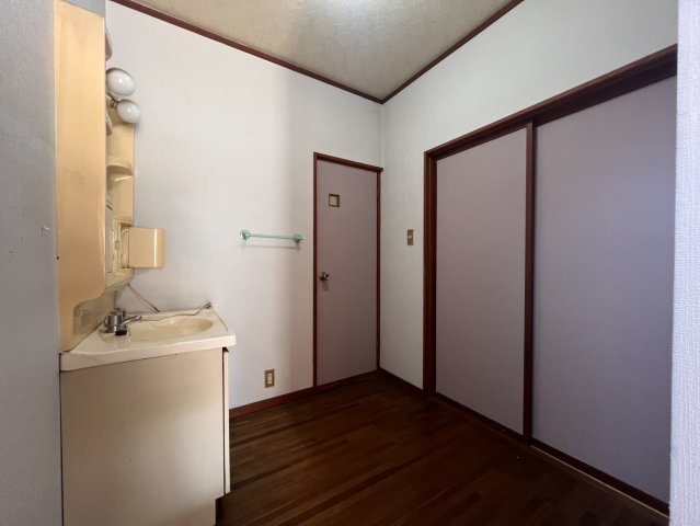 小山市大字羽川　中古注文住宅、小金井駅まで歩いて10分♪の脱衣所