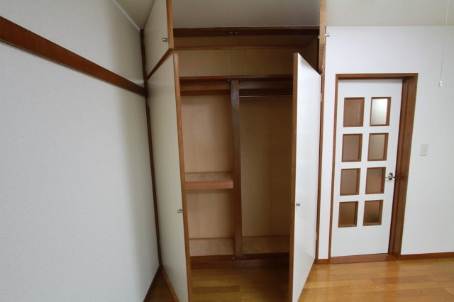 ハイツコバヤシ　南東角部屋　三面採光　南向き