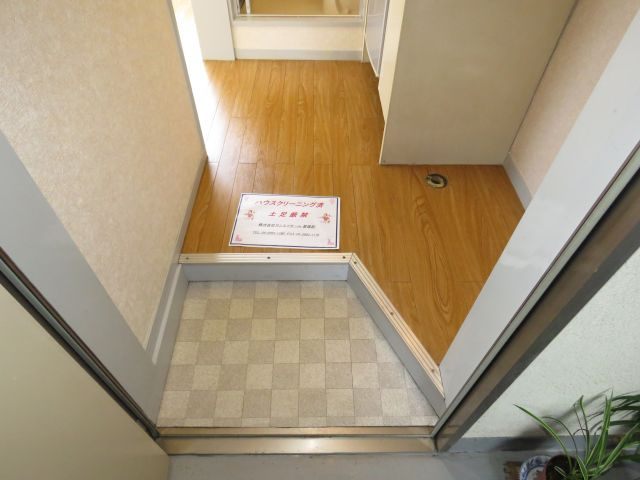 川越市霞ケ関北４丁目のアパートの玄関|反転タイプ