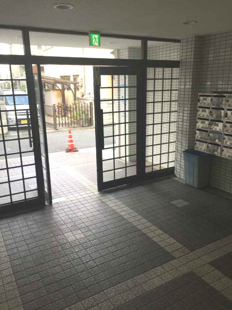 エルム泉大津PARTⅠ・Ⅱのエントランス|清潔なエントランスです