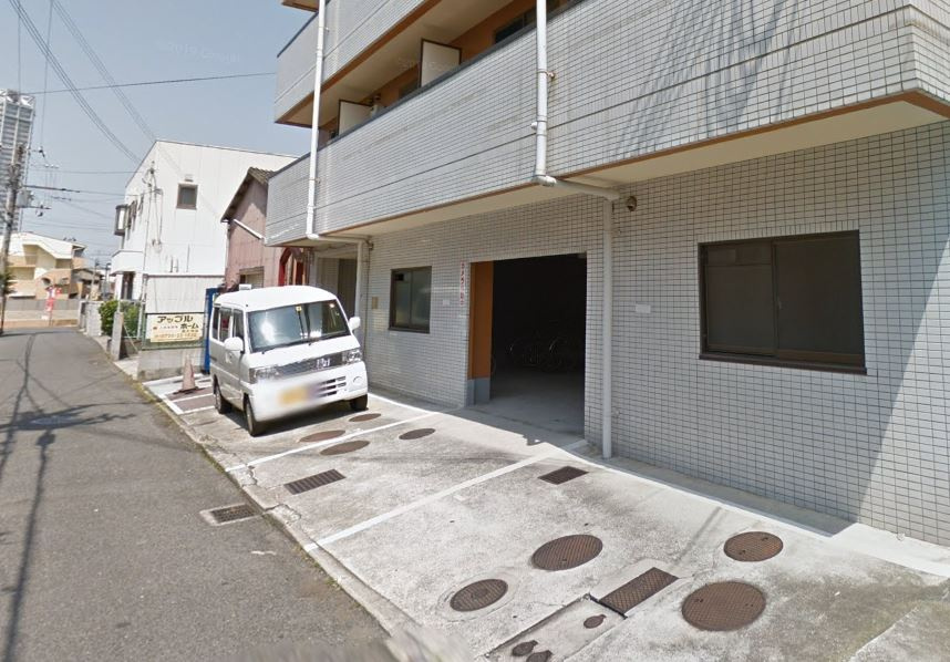 エルム泉大津PARTⅠ・Ⅱの駐車場|車をお持ちの方に嬉しい駐車場付きの物件です