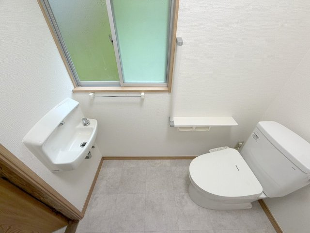 廿日市市八坂２丁目の一戸建てのトイレ