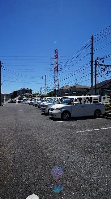スリーアイズマンションの駐車場|カースペースがあります