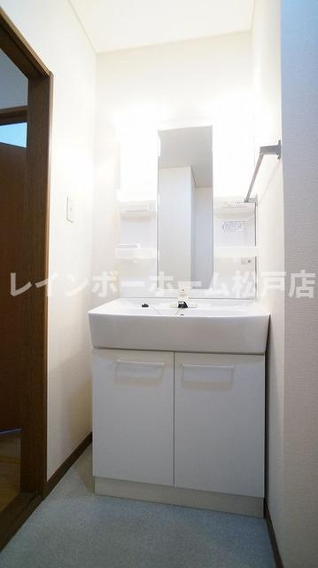 スリーアイズマンションの洗面所|脱衣スペースもあります