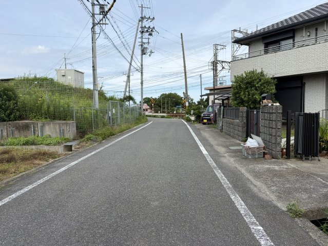 阪南市箱作の中古一戸建の前面道路含む現地写真