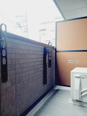 ヒカルサ坂戸のバルコニー