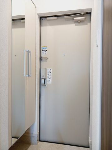 ヒカルサ坂戸の玄関