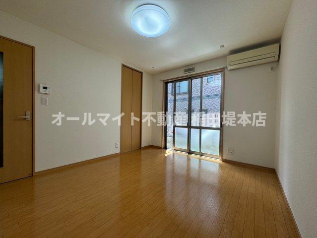 川崎市多摩区中野島２丁目のアパートの洋室