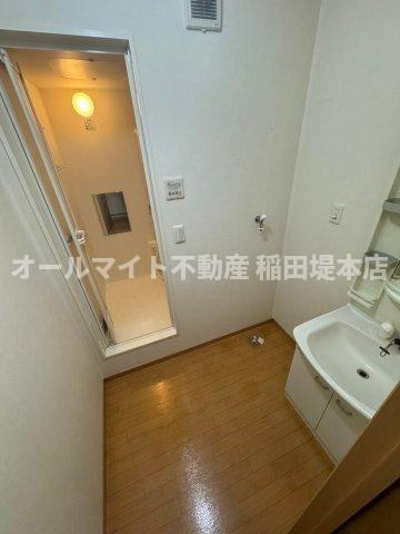 川崎市多摩区中野島２丁目のアパートの居間・リビング