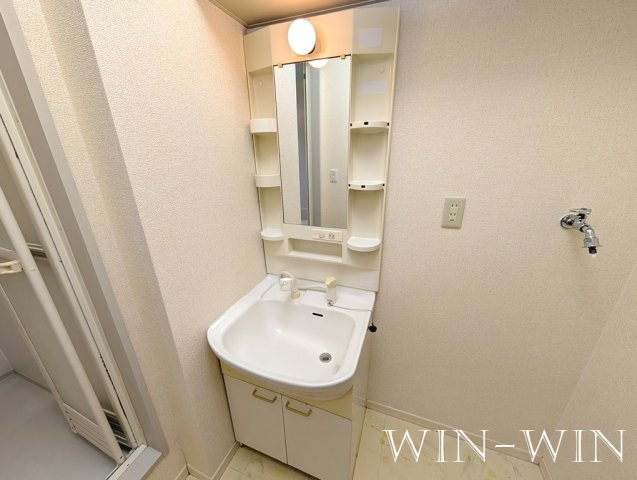 ユトリロ東脇の独立洗面台