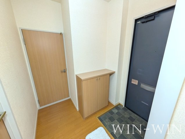 ユトリロ東脇の玄関