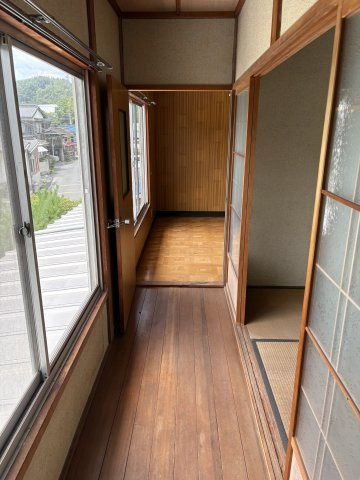 鴨方町益坂貸戸建のその他|２階廊下
