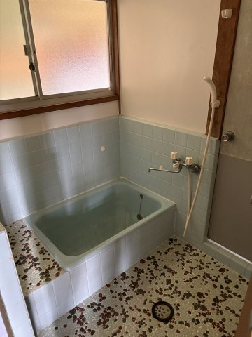 鴨方町益坂貸戸建の浴室