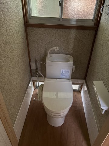鴨方町益坂貸戸建のトイレ