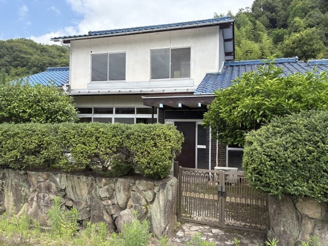 鴨方町益坂貸戸建の外観