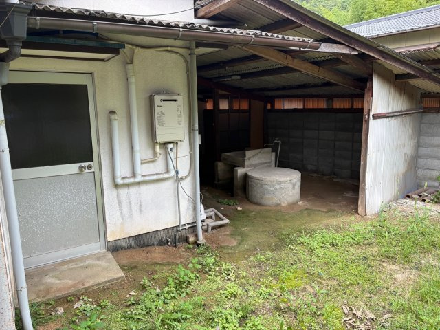 鴨方町益坂貸戸建の庭