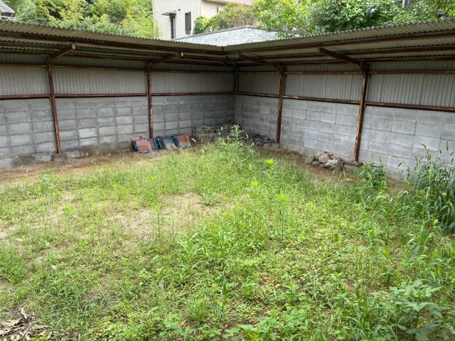 鴨方町益坂貸戸建の庭
