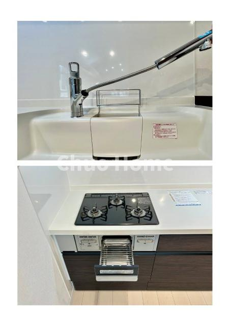 アーバンキャッスル江戸川駅前のキッチン|【キッチン水栓】キッチン水栓はシャワーヘッドが伸びますのでシンクの隅々まで届きます。【三ツ口コンロ】奥様に好評な三ツ口コンロと魚焼きグリルです。