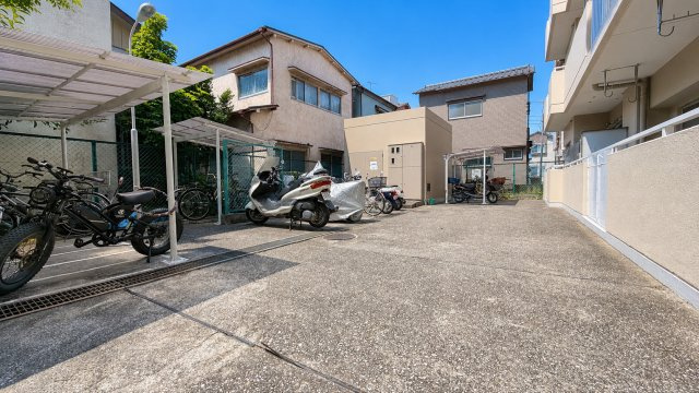 グリーンパーク花畑Ⅱルヴァンの駐輪場|毎日の「行ってきます」がスムーズになる、便利な駐輪スペース。