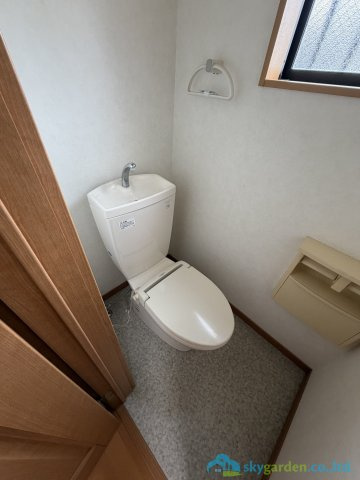 厚木市栄町2丁目　中古戸建　のトイレ