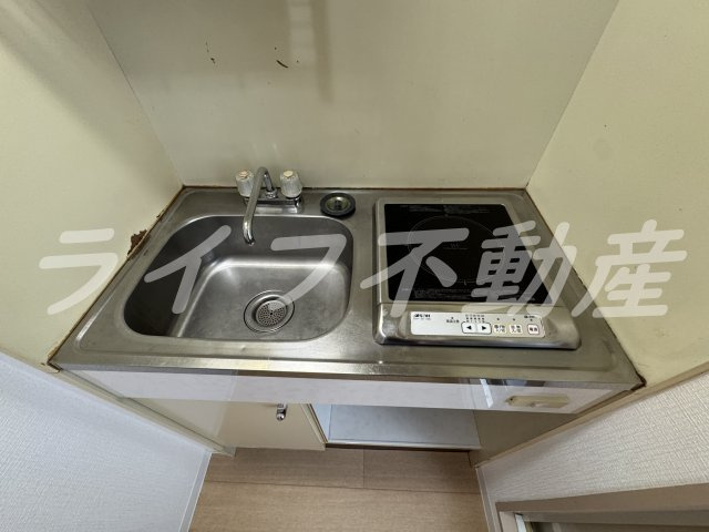コンフォートハイツ岩崎のキッチン|コンパクトなキッチンで掃除もラクラク