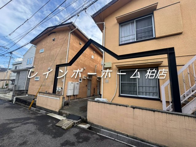 フルリノベーション！清潔感のあるお部屋で新生活♪のエントランス|落ち着いたエントランスです
