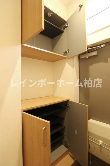 フルリノベーション！清潔感のあるお部屋で新生活♪の収納|こまごまとしたものを収納できそうですね