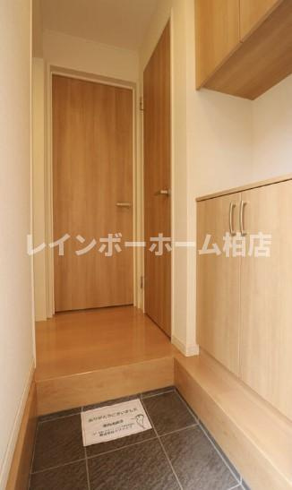 フルリノベーション！清潔感のあるお部屋で新生活♪の玄関|玄関です