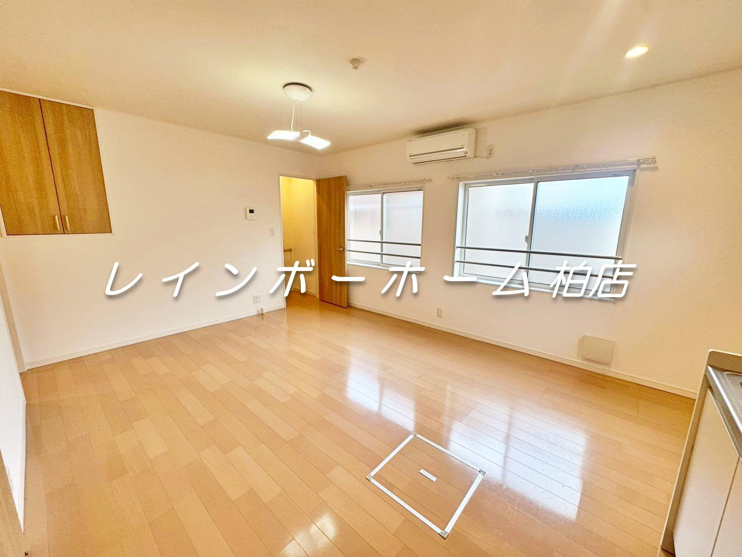 フルリノベーション！清潔感のあるお部屋で新生活♪の寝室|広くて明るい寝室