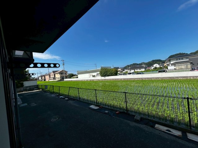 メゾンパストラルIIの駐車場
