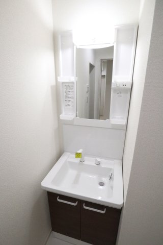 茅ヶ崎市赤松町のアパートの洗面所