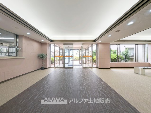武蔵野拝島ハイツのバルコニー|【Sky Terrace】
◆日常に開放感を◆外へ視線が抜けるバルコニーは、室内に明るさを届けるだけでなく、ちょっとしたリフレッシュ空間としても活躍します。