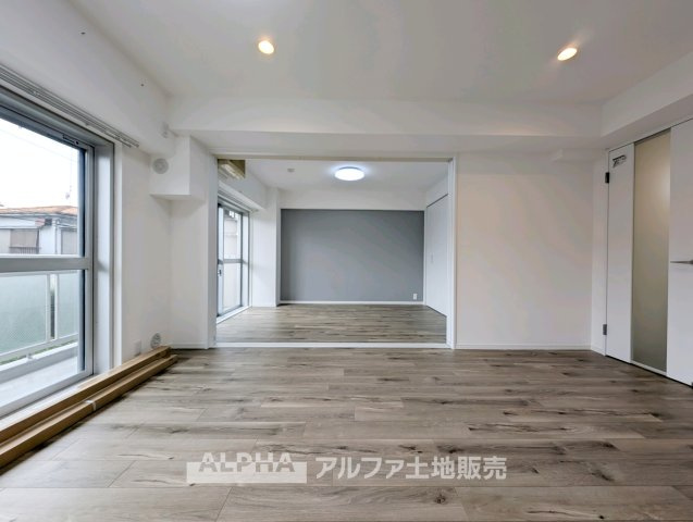 武蔵野拝島ハイツの居間・リビング|【Life Stage】
◆暮らしに寄り添う◆
小さなお子様の遊び場から、成長後の学習スペース、ご夫婦のくつろぎの場まで、ライフステージに合わせて活用できます。