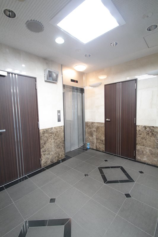 横浜市西区桜木町５丁目の賃貸マンションの外観