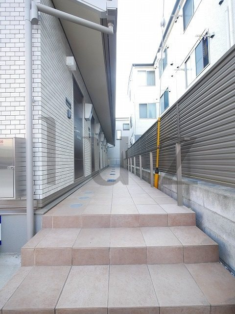 プランタン鶴見のエントランス