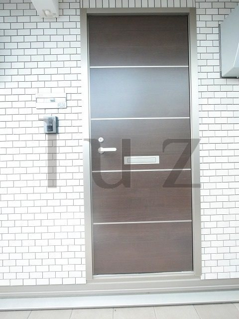 プランタン鶴見の玄関