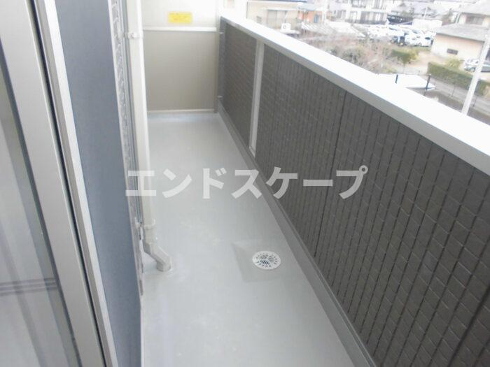 エメラルドグリーンのバルコニー|高崎、前橋、伊勢崎エリアのお部屋探しはエンドスケープまで！お客様の理想お聞かせ下さい♪