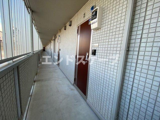 エメラルドグリーンのエントランス|高崎、前橋、伊勢崎エリアのお部屋探しはエンドスケープまで！お客様の理想お聞かせ下さい♪