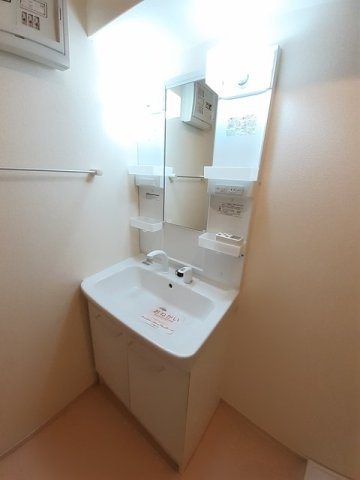オリーブの洗面所|脱衣スペースもあります