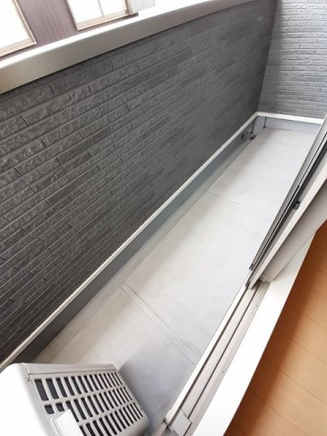 オリーブのバルコニー|暖かな日差しのふりそそぐバルコニー