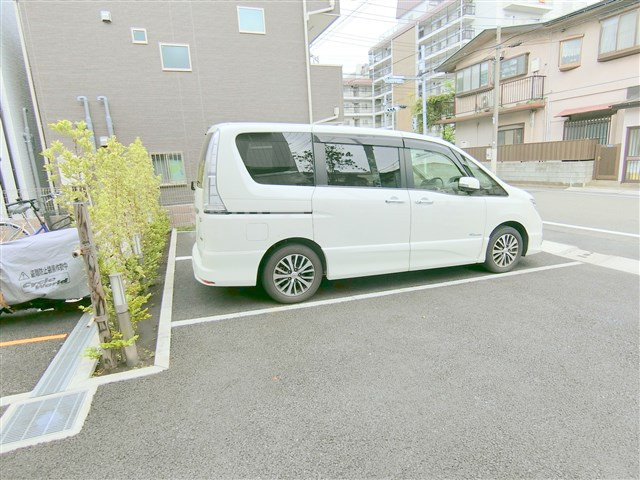 ルポリテの駐車場|敷地内平置き駐車場　空き状況等詳細はお問合せください。