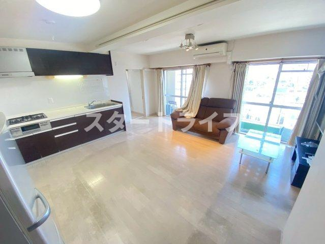 大阪市淀川区三国本町２丁目の賃貸マンションの居間・リビング