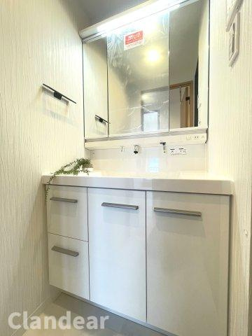 白鳥ダイヤモンドマンションの独立洗面台|ドキドキの新生活も、安心してスタート。ぴったりの住まいを見つけませんか？クランディアが一緒に住まい選びをサポートします‼　まずは、お気軽にお問合せください　＃クランディア