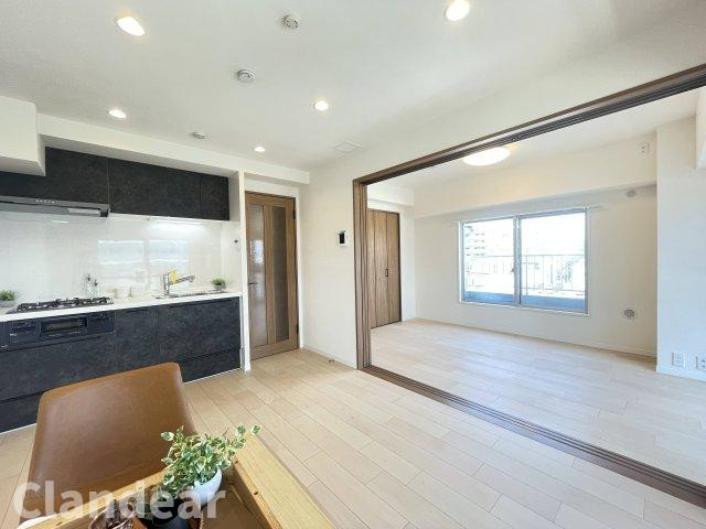 白鳥ダイヤモンドマンションの居間・リビング|ドキドキの新生活も、安心してスタート。ぴったりの住まいを見つけませんか？クランディアが一緒に住まい選びをサポートします‼　まずは、お気軽にお問合せください　＃クランディア