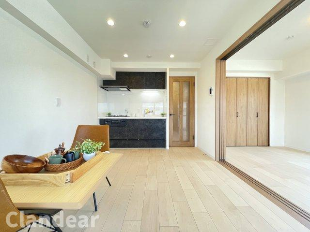 白鳥ダイヤモンドマンションの居間・リビング|ドキドキの新生活も、安心してスタート。ぴったりの住まいを見つけませんか？クランディアが一緒に住まい選びをサポートします‼　まずは、お気軽にお問合せください　＃クランディア